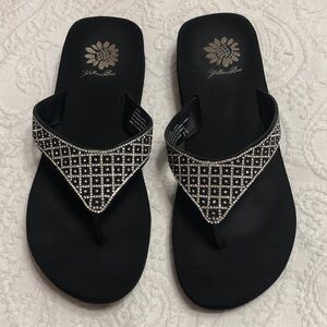 Yellow Box Size 7.5M Black Crystal V‑Strap Flip Flop Sandals